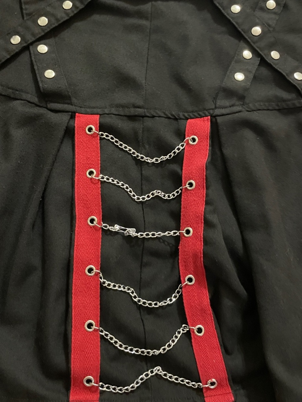 Black and Red Chain-Detail Skater Mini Skirt - Picture 8 of 11